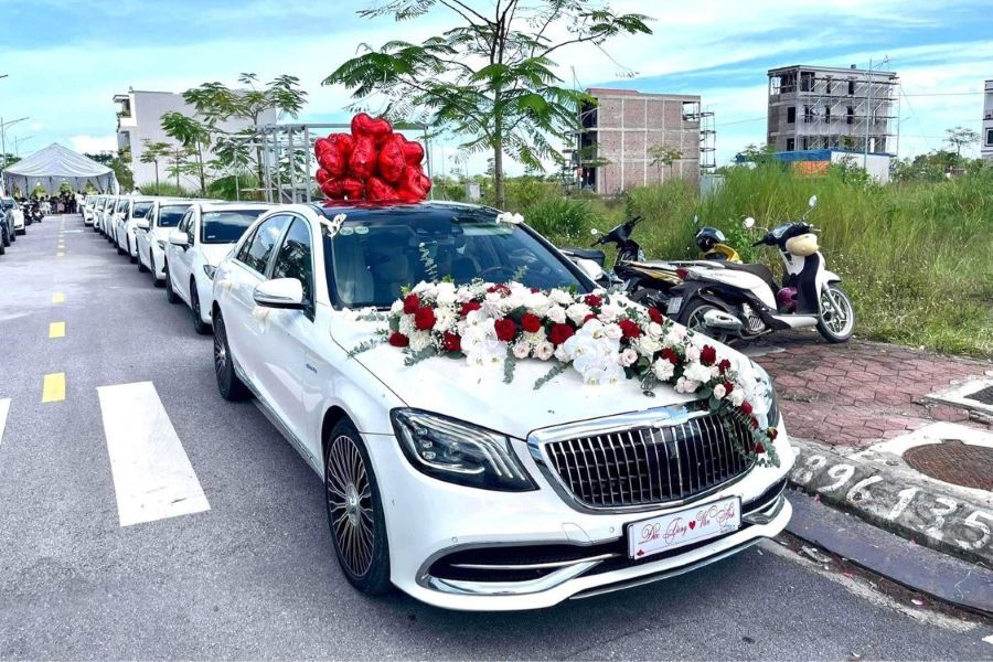 Các mẫu xe trang trọng luôn được ưa chuộng tại Khánh Hưng Travel