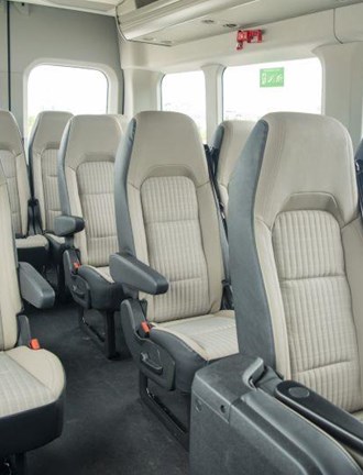 Thuê xe 16 chỗ đi biển Hải Hòa